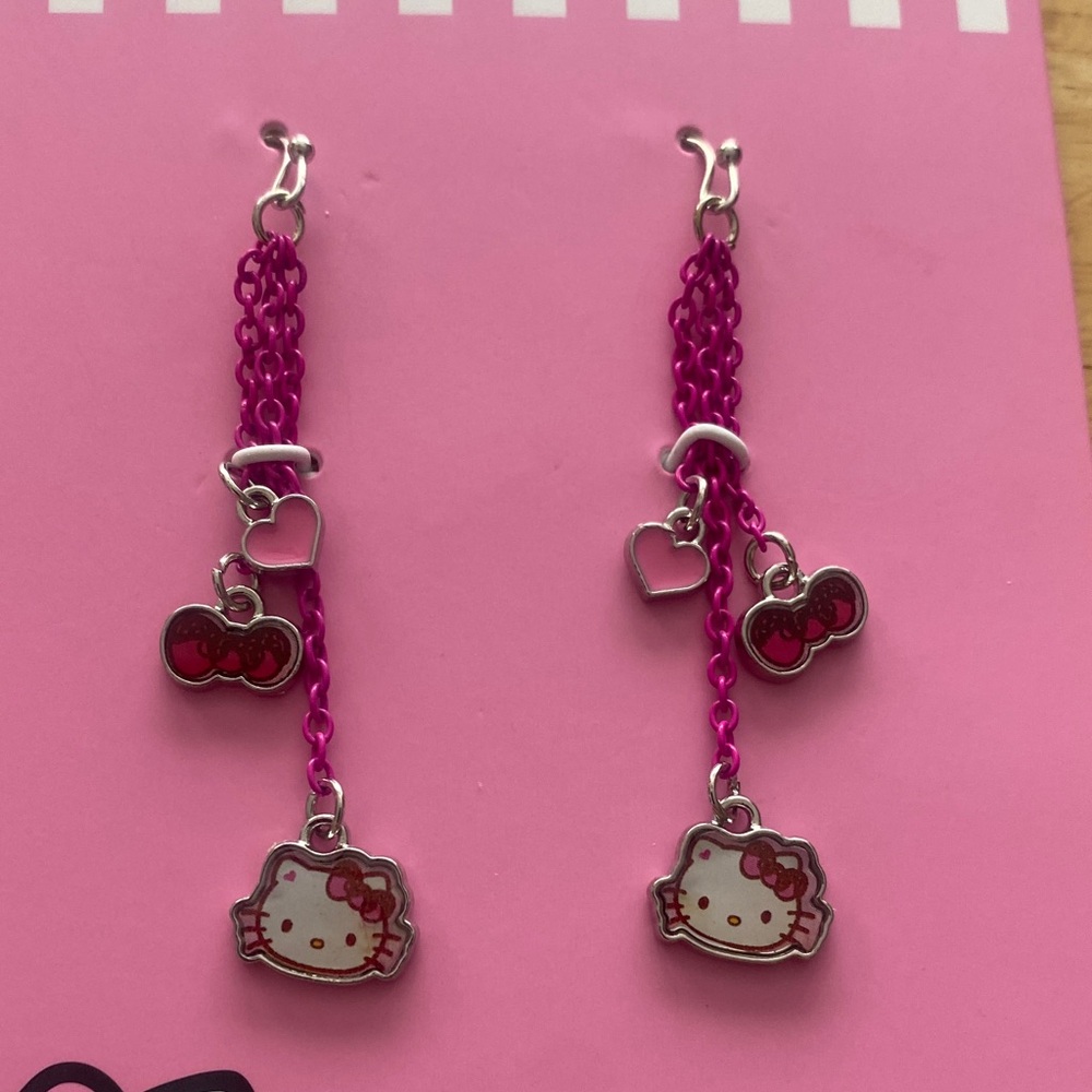 Hello Kitty Dangle Earrings with heart and bow. NWT.
